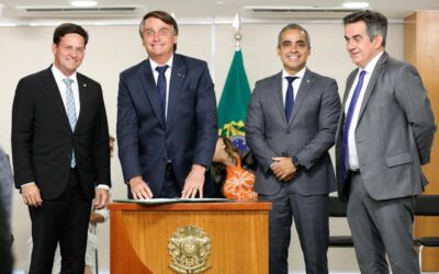 Bolsonaro sanciona MP que torna Auxilio Brasil de R$ 400 permanente