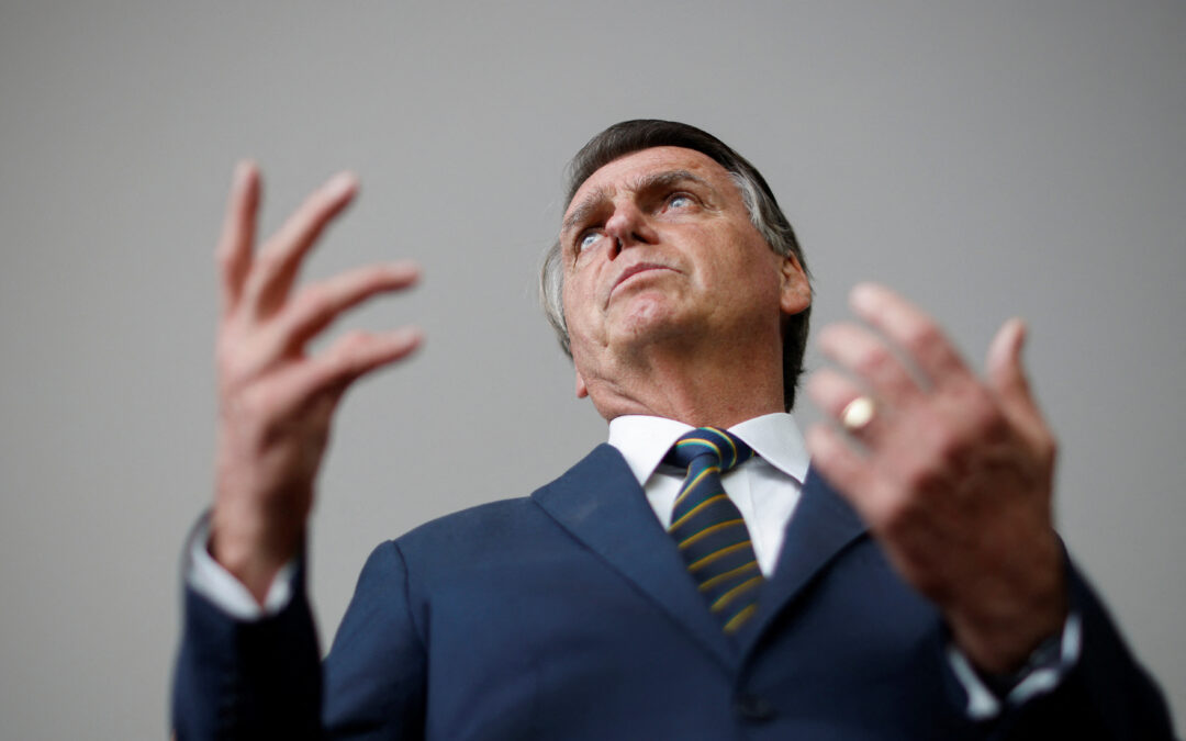 Campanha de Bolsonaro envia informações ao TSE