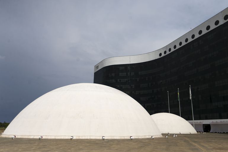 Servidor é exonerado do TSE por denunciar falhas