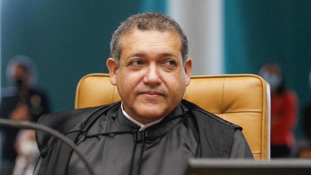 Ministro Nunes Marques durante sessão solene de posse no STF.