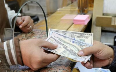 Tensão eleitoral causa alta recorde do dólar