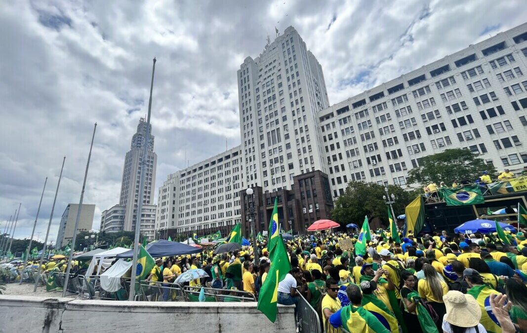 Brasileiros protestam nas ruas pelo quinto dia seguido