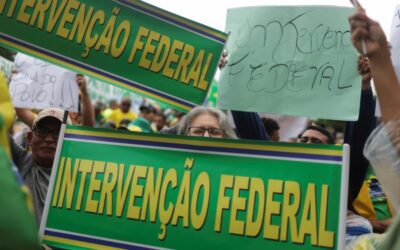 Brasileiros vão às ruas pedir por intervenção federal