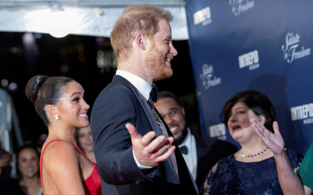 Príncipe Harry diz em documentário que Família Real joga sujo