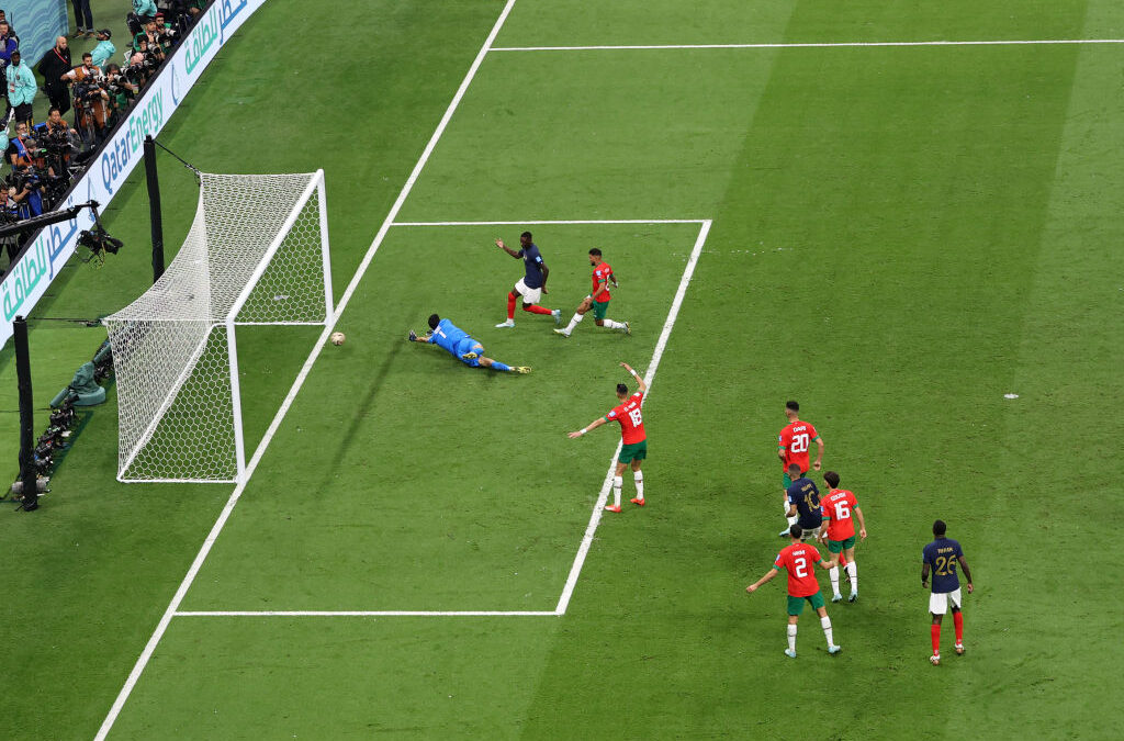 França suporta pressão marroquina e está na final