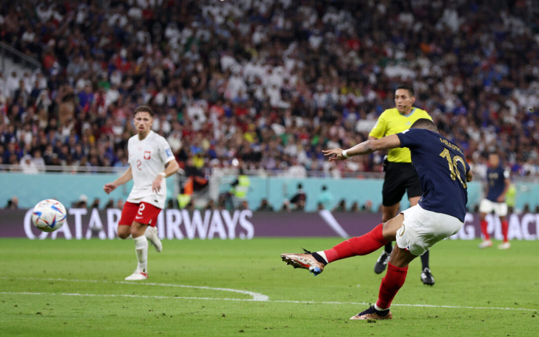 Allez Mbapé! Craque dá recital e classifica a França