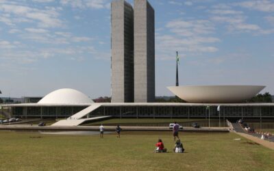 Custo de reajuste salarial de políticos é de R$ 2,5 bi