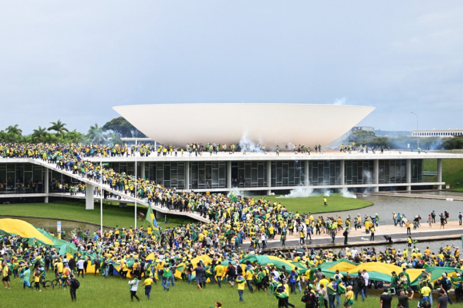 Manifestantes ocupam Congresso, STF e Planalto