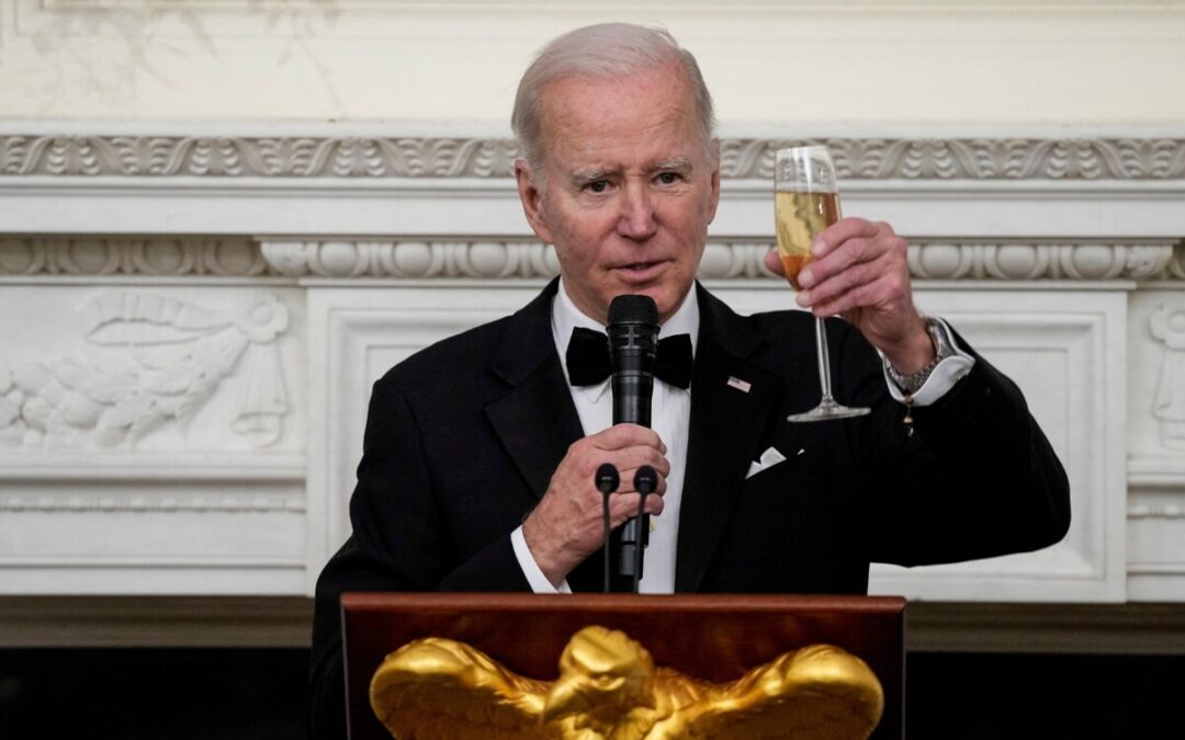 Biden e Macron discutem China e guerra na Ucrânia