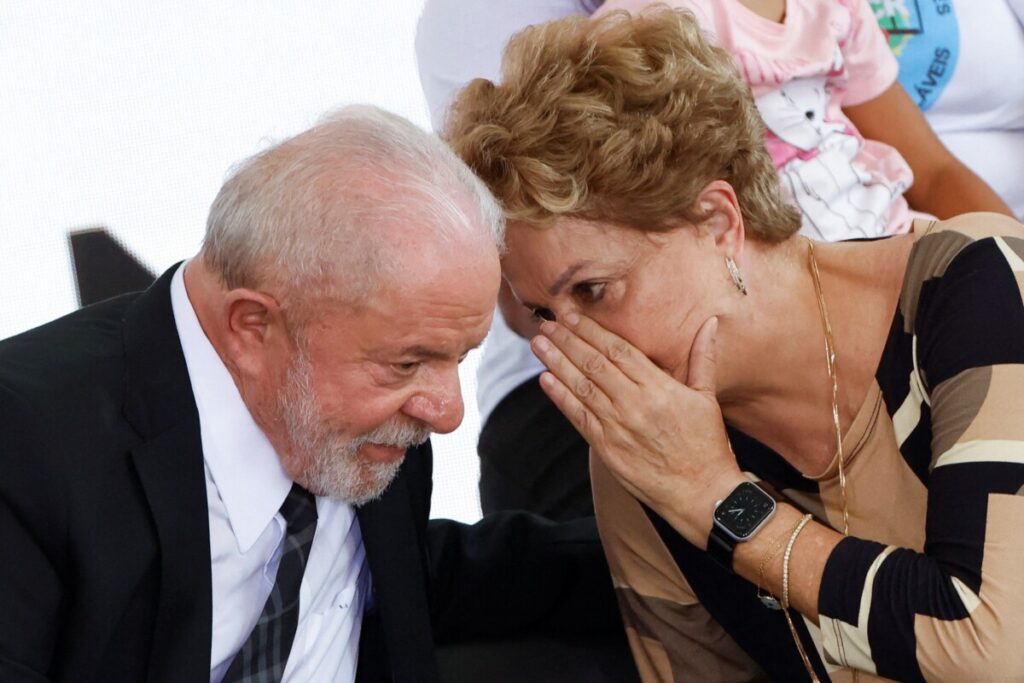 Dilma conversa com Lula