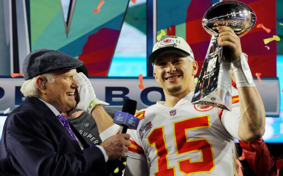 Mahomes vive jornada do herói e Chiefs vencem Superbowl