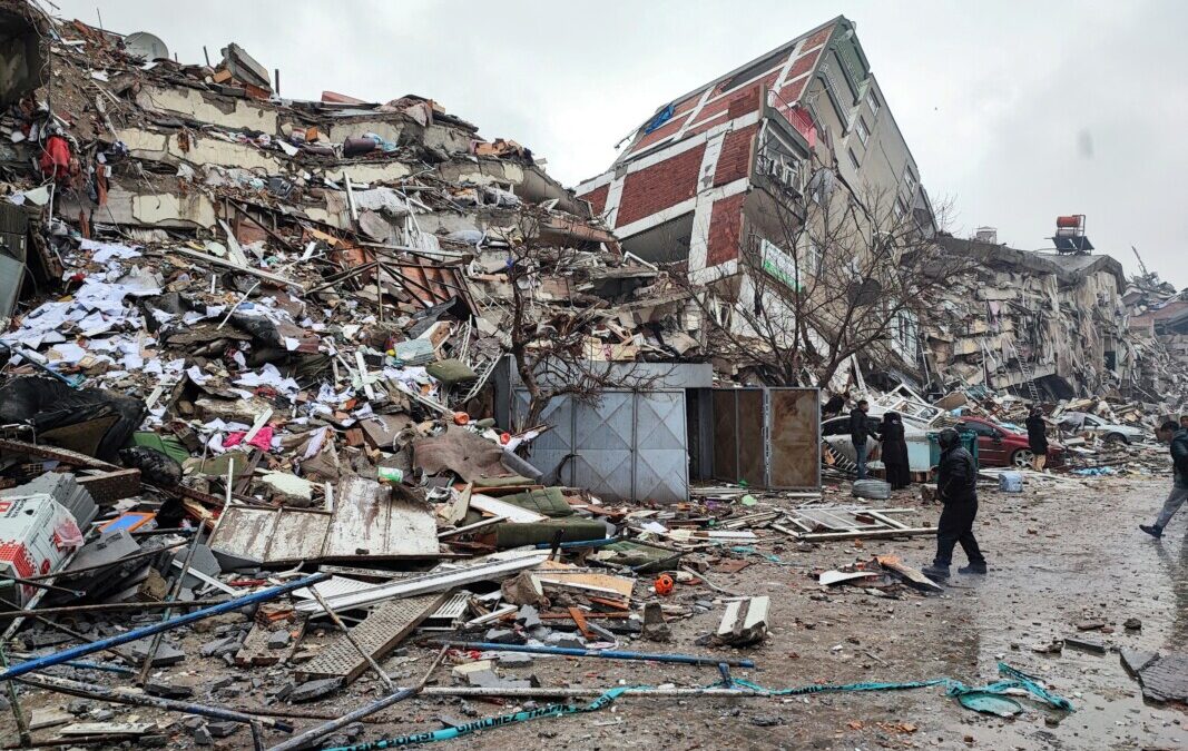 Terremoto deixa mortos na Turquia e na Síria