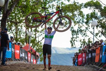 José Guilherme e Raiza Goulão vencem XCO em MG