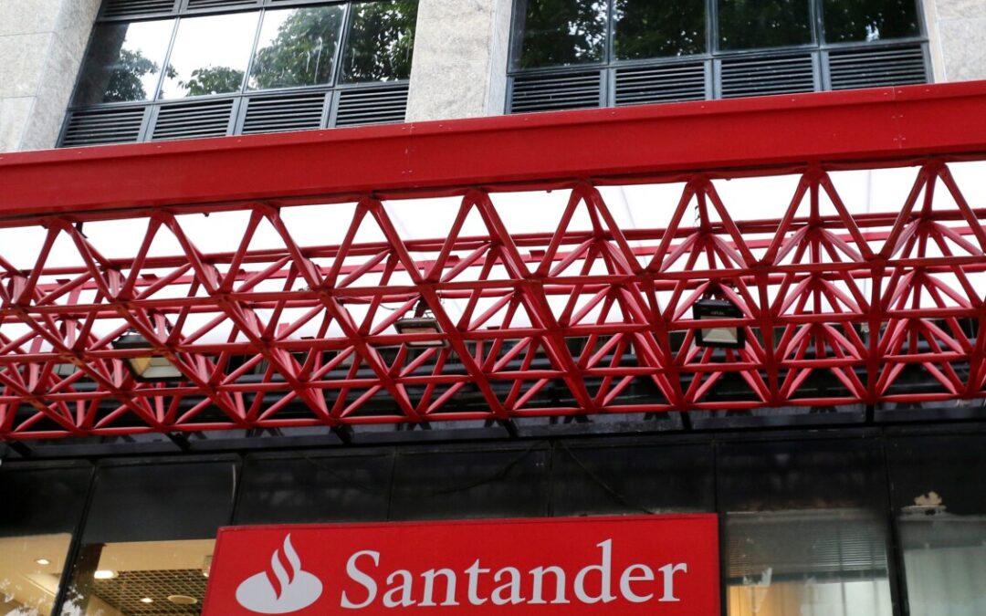 Santander vende 40% da Webmotors à Carsales