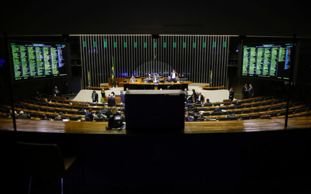 Lira espera votar reforma tributária em maio na Câmara