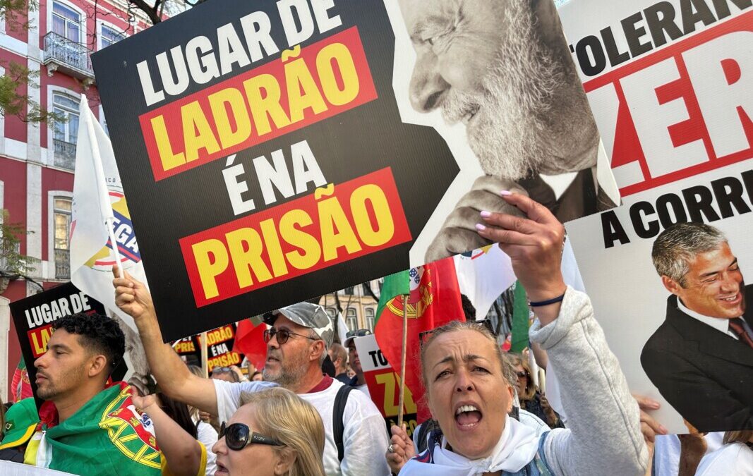 Povo e parlamento português protestam contra Lula