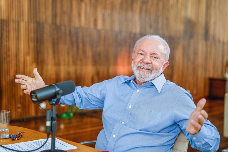 Apoiadores cobram Lula em live com baixa audiência