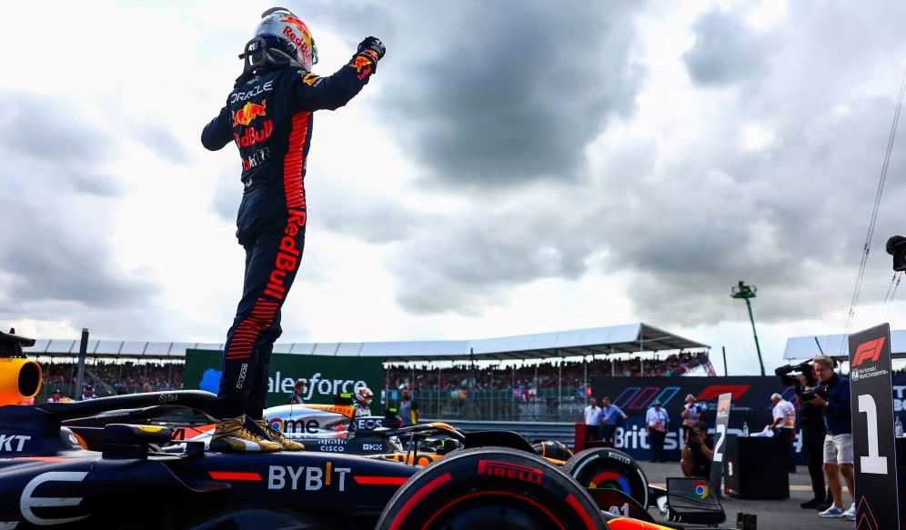 Verstappen ‘estraga’ pódio caseiro em Silverstone